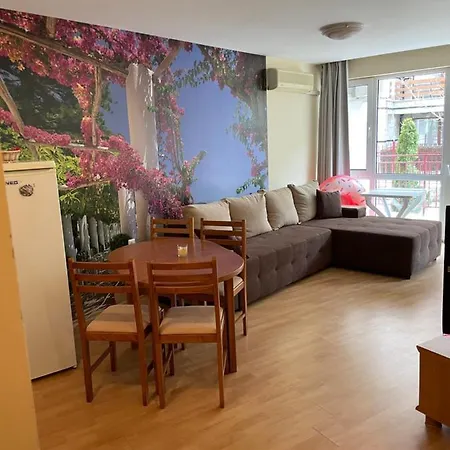 One Bed Flat Beachfront Apartment *